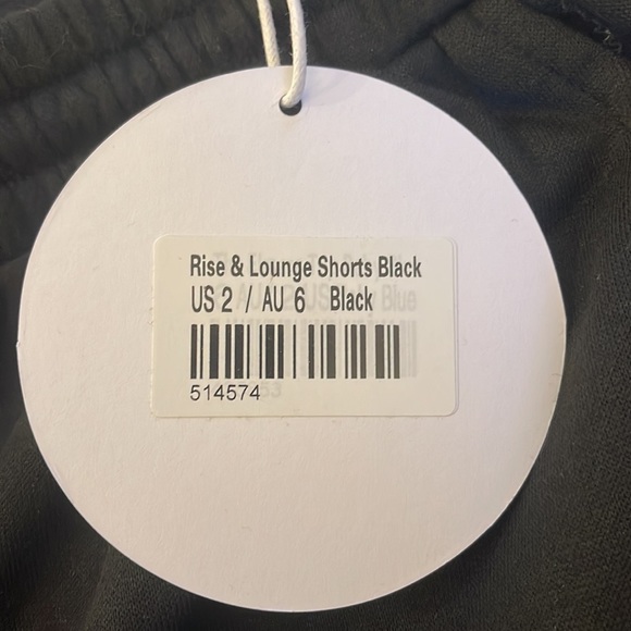 Princess Polly shorts - Picture 2 of 3